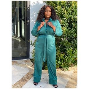 This item is in great condition. Only worn once .